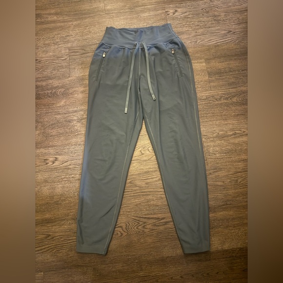Old Navy High Waisted Joggers - Picture 3 of 4